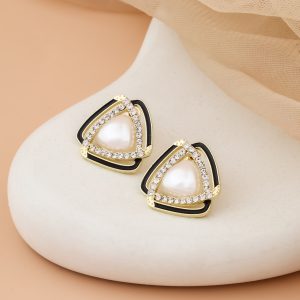 Tri-Pearl Glam Stud Earrings – Chic Contrast with a Sparkle Edge