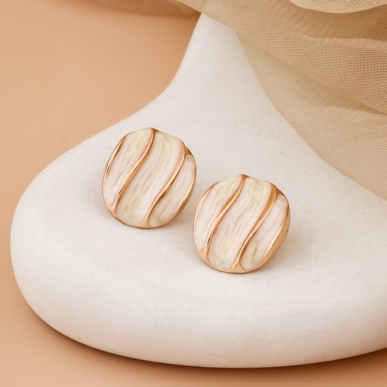 Ivory Wave Textured Stud Earrings – Subtle & Sophisticated Style