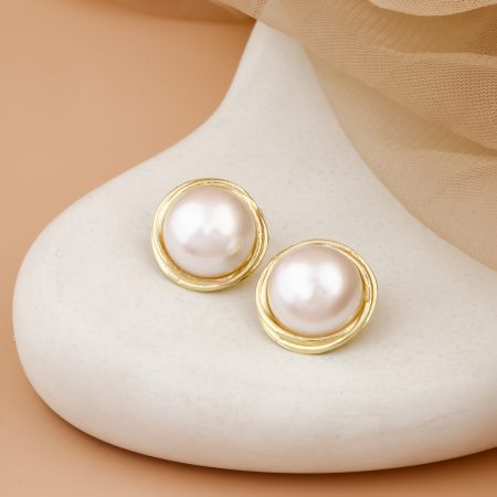 Bold Pearl Dome Stud Earrings – Timeless Everyday Glam