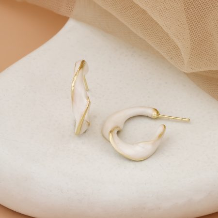Twisted Ivory Resin Hoops – Minimal with a Sculptural Twist