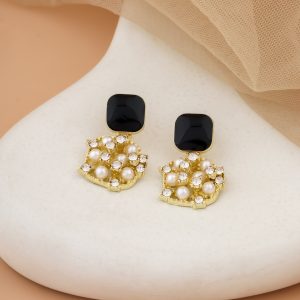 Pearl Cluster Stud Earrings – Bold Black Meets Classic Bling