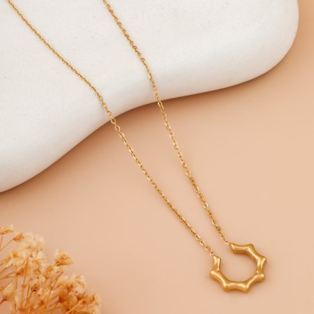Geometric Star Charm Necklace – Bold Minimalist Vibe