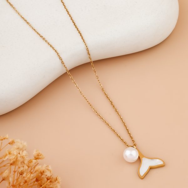 Whale Tail & Pearl Pendant Necklace – Ocean-Inspired Minimalism